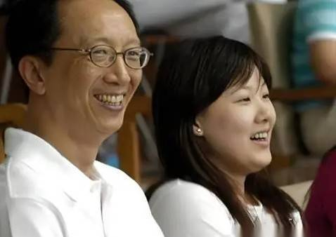 安博体育-恩爱24年抵不过现实！74岁梁锦松衰老明显，48岁伏明霞仍貌美如花|婚姻|人生|岁月|两人|圈层_新浪娱乐_新浪新闻